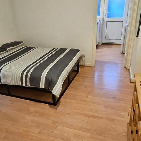 No Frills & Nothing Fancy 1 Bed Studio City Centre Cardiff Exterior foto
