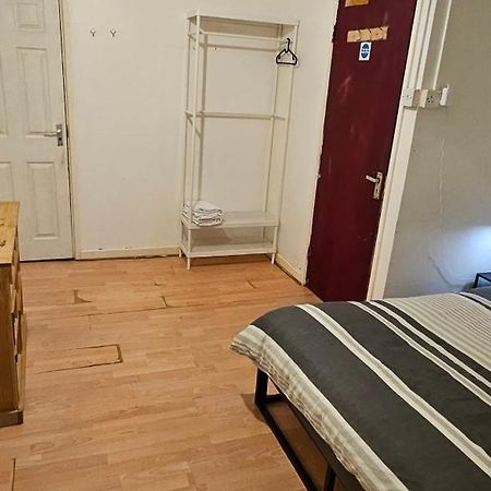 No Frills & Nothing Fancy 1 Bed Studio City Centre Cardiff Exterior foto
